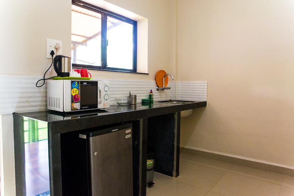 Lazy Frog Guest House Cavelossim Exterior foto