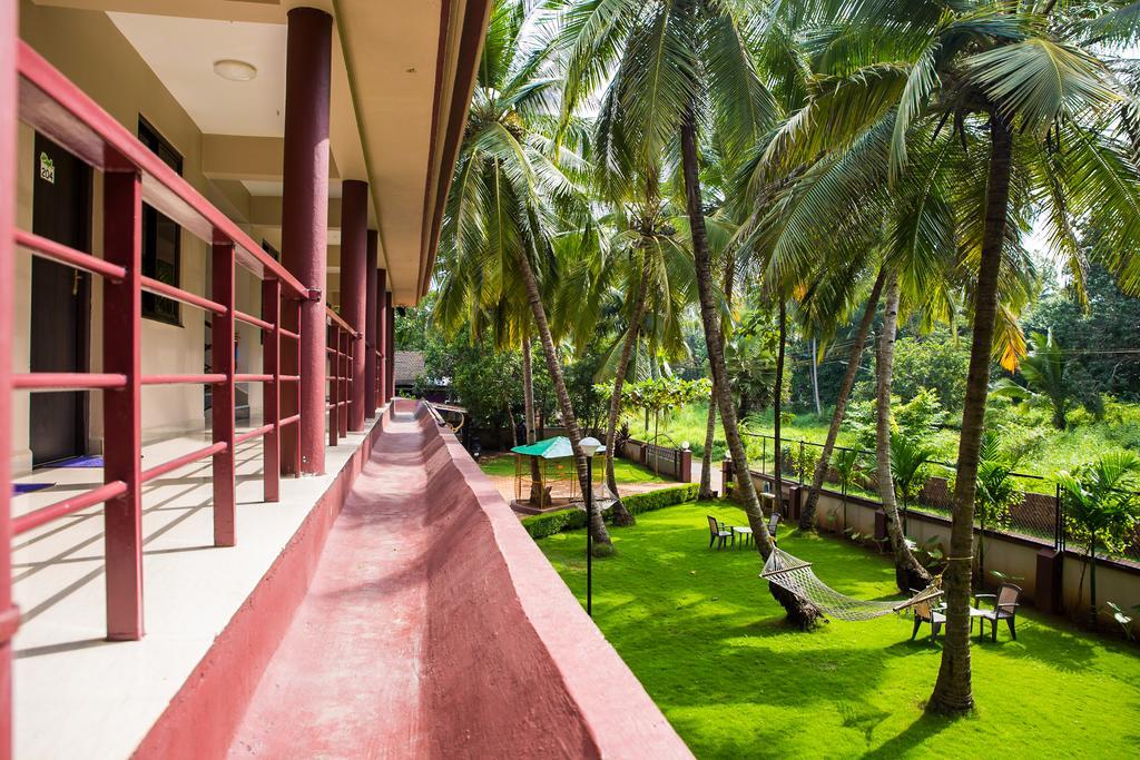 Lazy Frog Guest House Cavelossim Exterior foto