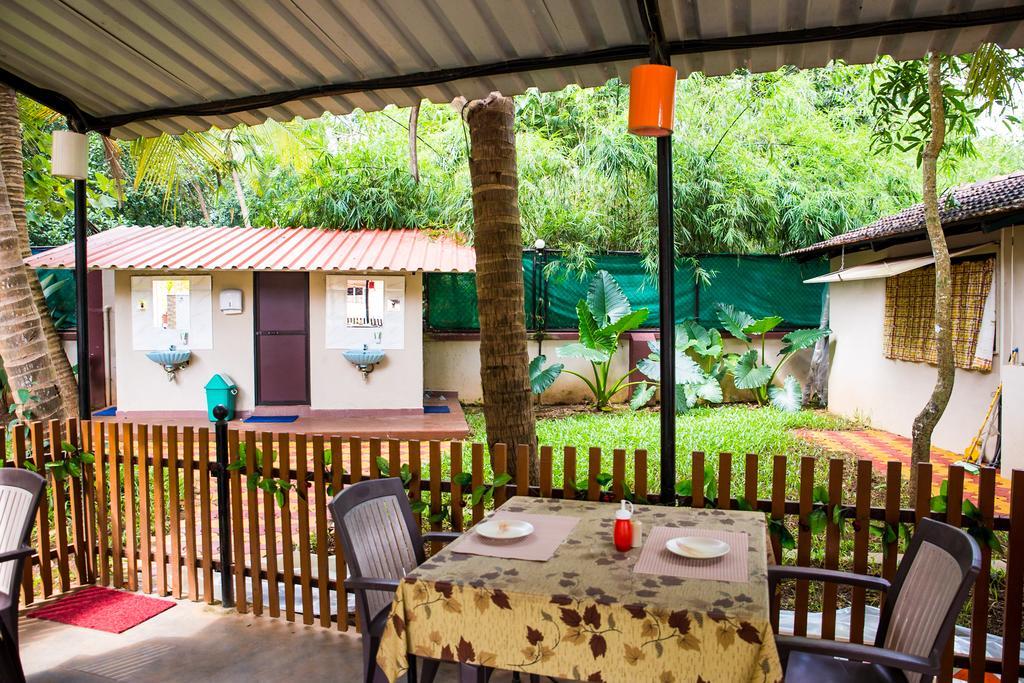 Lazy Frog Guest House Cavelossim Exterior foto